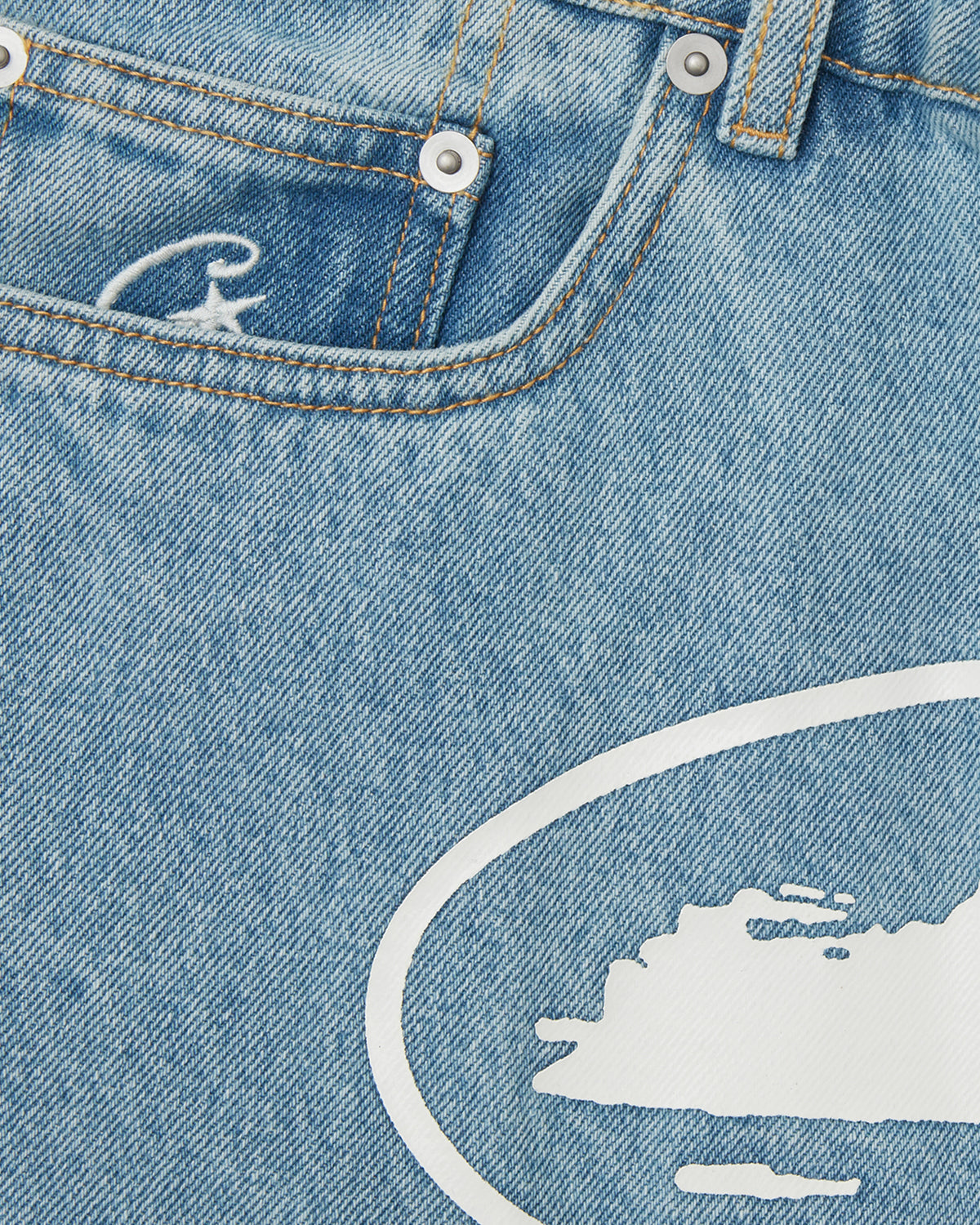Corteiz Island Denim Short stonewash, close-up of the embroidered Corteiz star at the coin pocket and the island print below