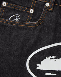 Corteiz Island Denim Short washed black, close-up of the embroidered Corteiz star at the coin pocket and the island print below