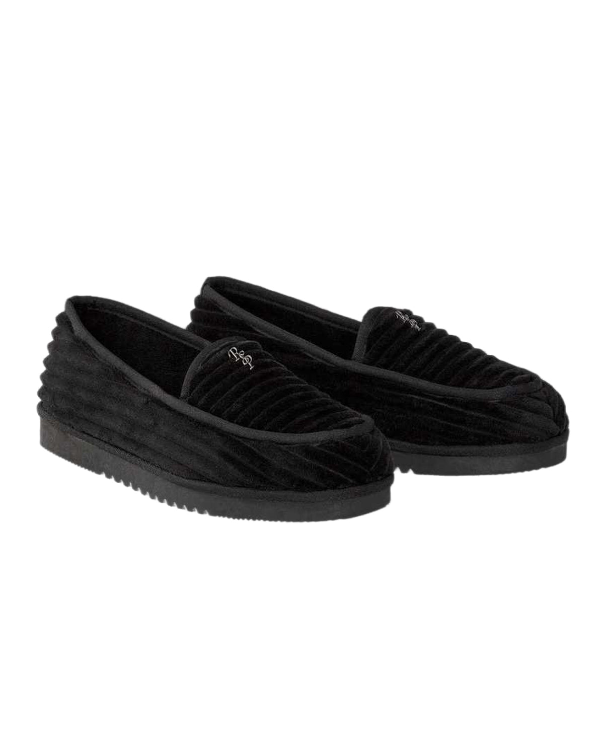 GV Gallery Deebo Slippers black, angled front three-quarter view of the pair