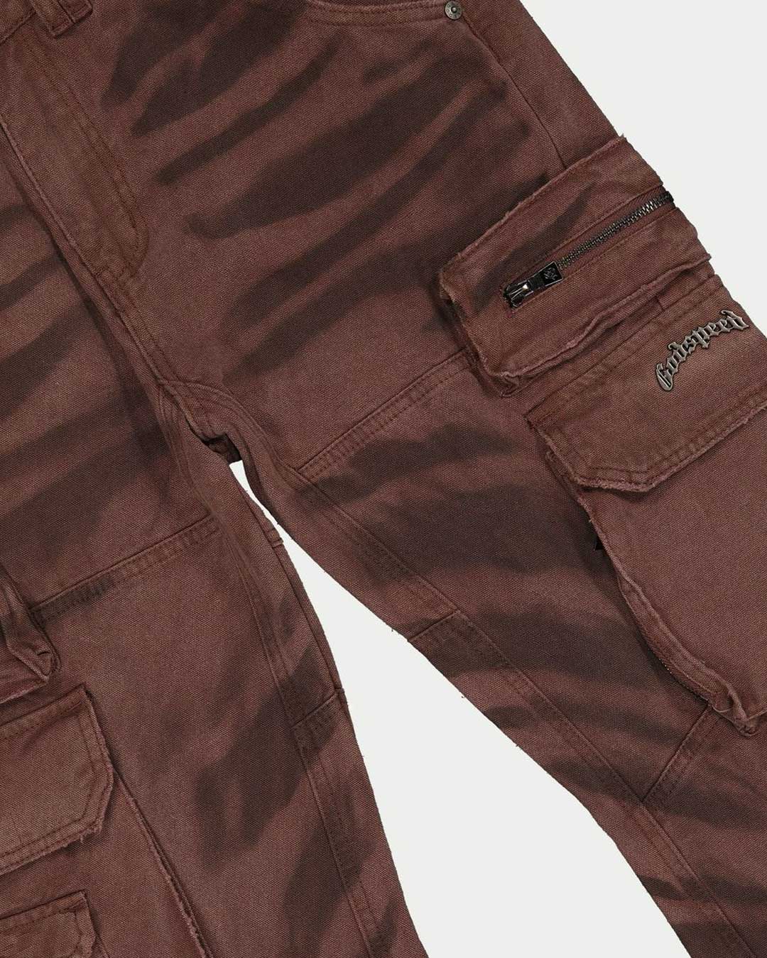 Godspeed Skidrow Flared Cargo Denim Pants clay brown, close-up of the whiskered sanding and a zippered thigh cargo pocket