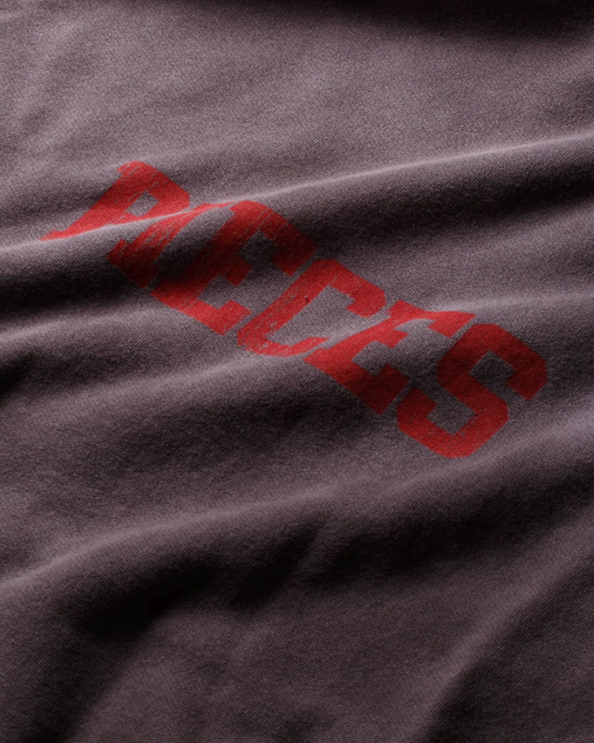 Pieces SM Surf Sweatshirt washed navy, close-up of red distressed lettering on the faded fabric