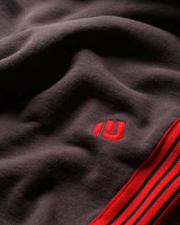 Pieces Sport Sweatpants washed navy, close-up of the red embroidered logo