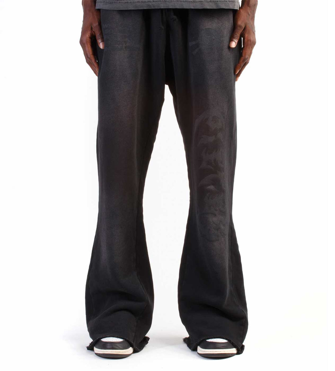 Product Image Of Pieces Studios Flared Sweatpants Vintage Black Model Wearing