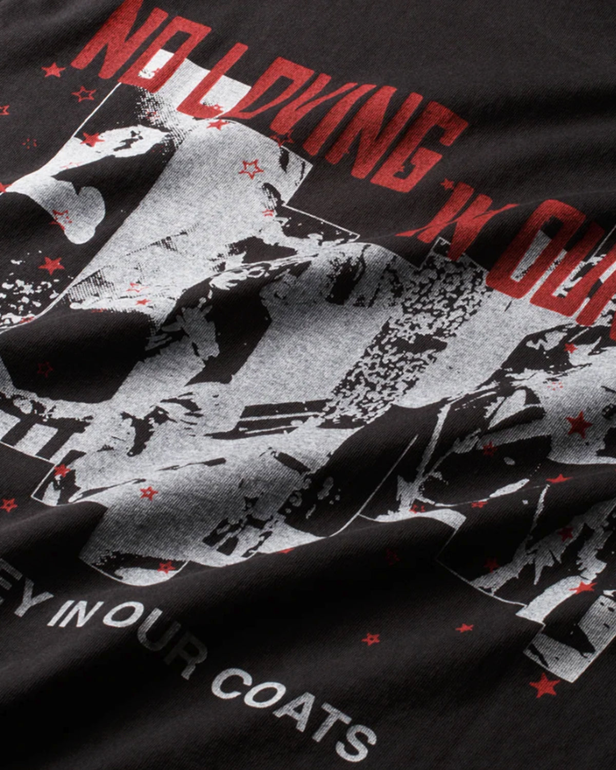 Pieces Sympathy Tee vintage black, close-up of the distressed collage and red lettering