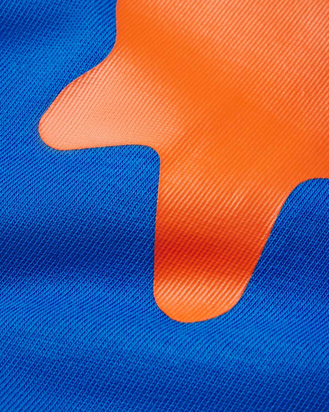 Sp5der Beluga Tee blue, close-up of the orange puff-print stars on blue cotton