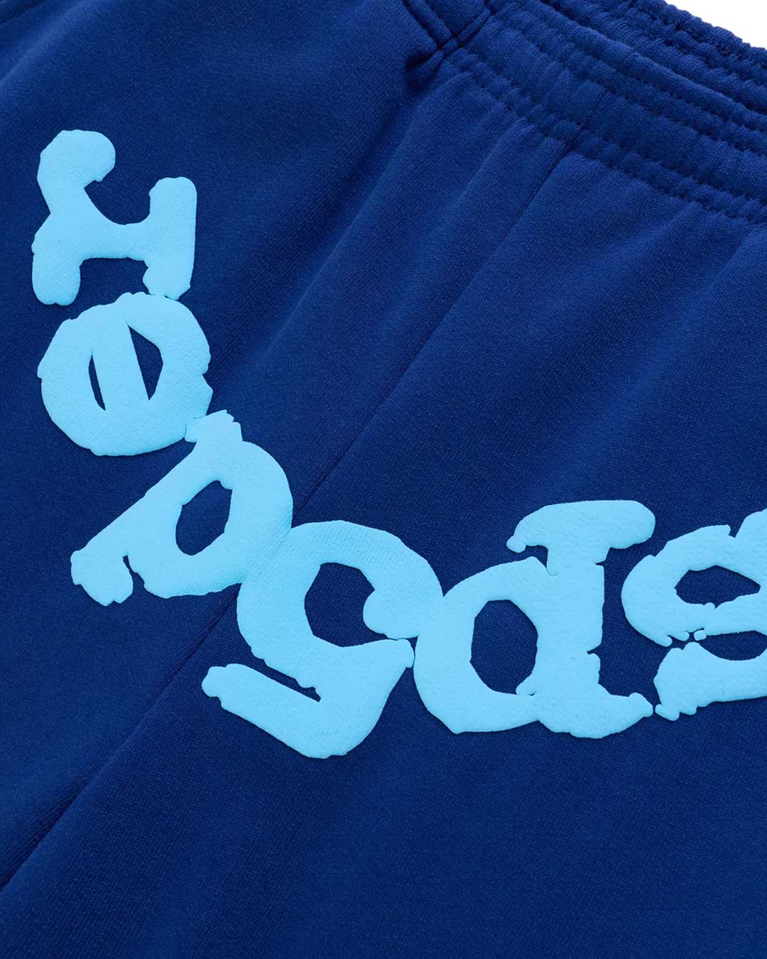Sp5der Beluga V2 Sweatpants navy/blue, close-up of the light blue puff Sp5der lettering