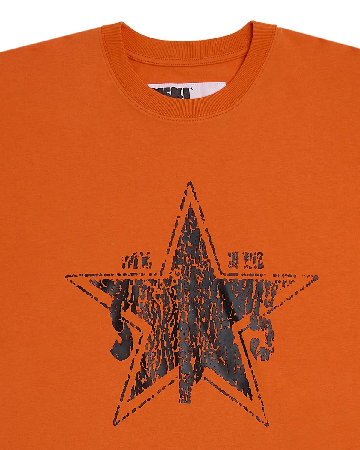 Sp5der Big Star LW Tee red orange, close-up of the cracked black star and SP5DER lettering