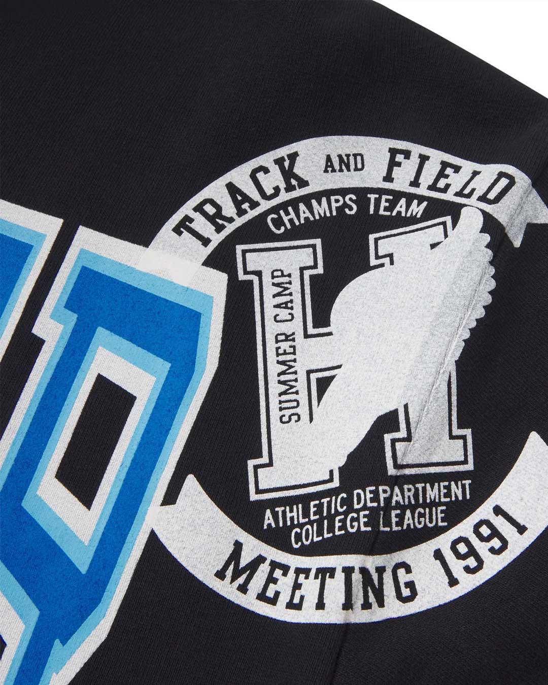 Sp5der Campers Field Zip Up Hoodie onyx, close-up of the collegiate seal patch at the shoulder