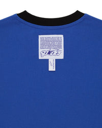 Sp5der Engineer Tee blue, close-up of the black collar and woven sp5der neck label