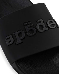 Sp5der Enzo Slide black, close-up of the raised tonal Sp5der logo on the strap