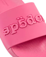 Sp5der Enzo Slide pink, close-up of the raised tonal sp5der wordmark on the strap