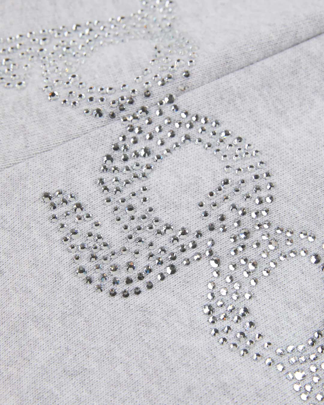 Sp5der Rhinestone Beluga V2 Wide Leg Sweatpants heather grey, close-up of the crystal rhinestone lettering