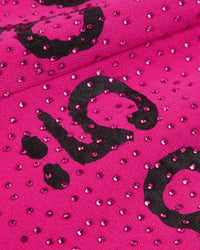 Sp5der Rhinestone OG Logo V2 Wide Leg Sweatpants pink, close-up of the black flocked lettering surrounded by pink rhinestones