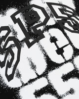 Sp5der Sp555 Spray Tee black, close-up of the white spray-paint lettering and black outline type