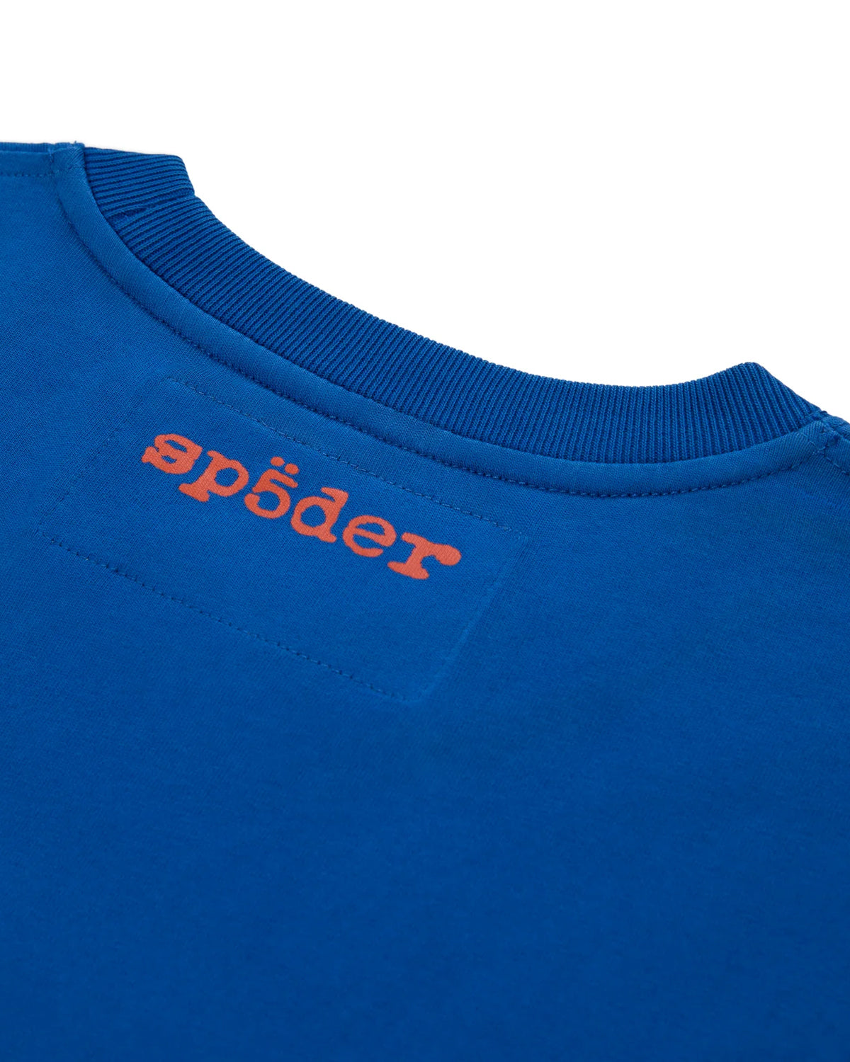 Sp5der Star Girl Tee blue, close-up of the ribbed collar and red spöder neck print
