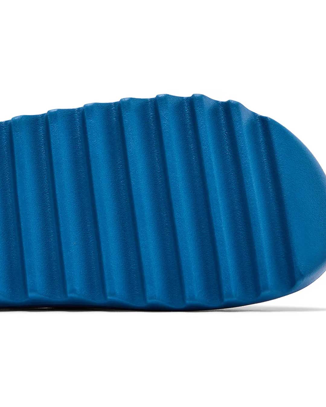 Yeezy YS-01 Slides blue, close-up of the deeply ridged outsole